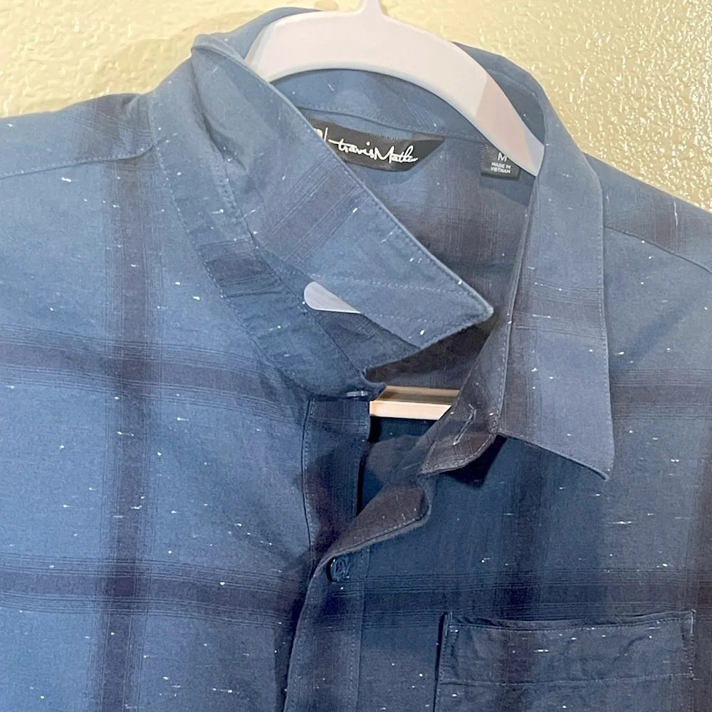 Travis Mathew Short Sleeve Button Up Size Medium - image 3